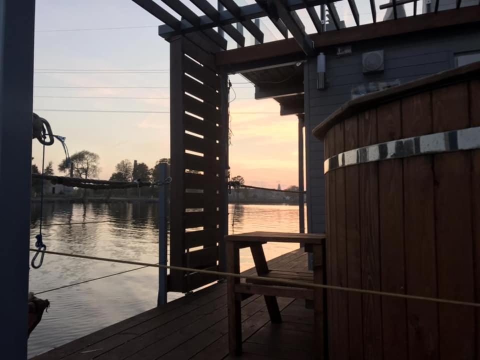 מלון לייפאז'ה Houseboat On The Water מראה חיצוני תמונה